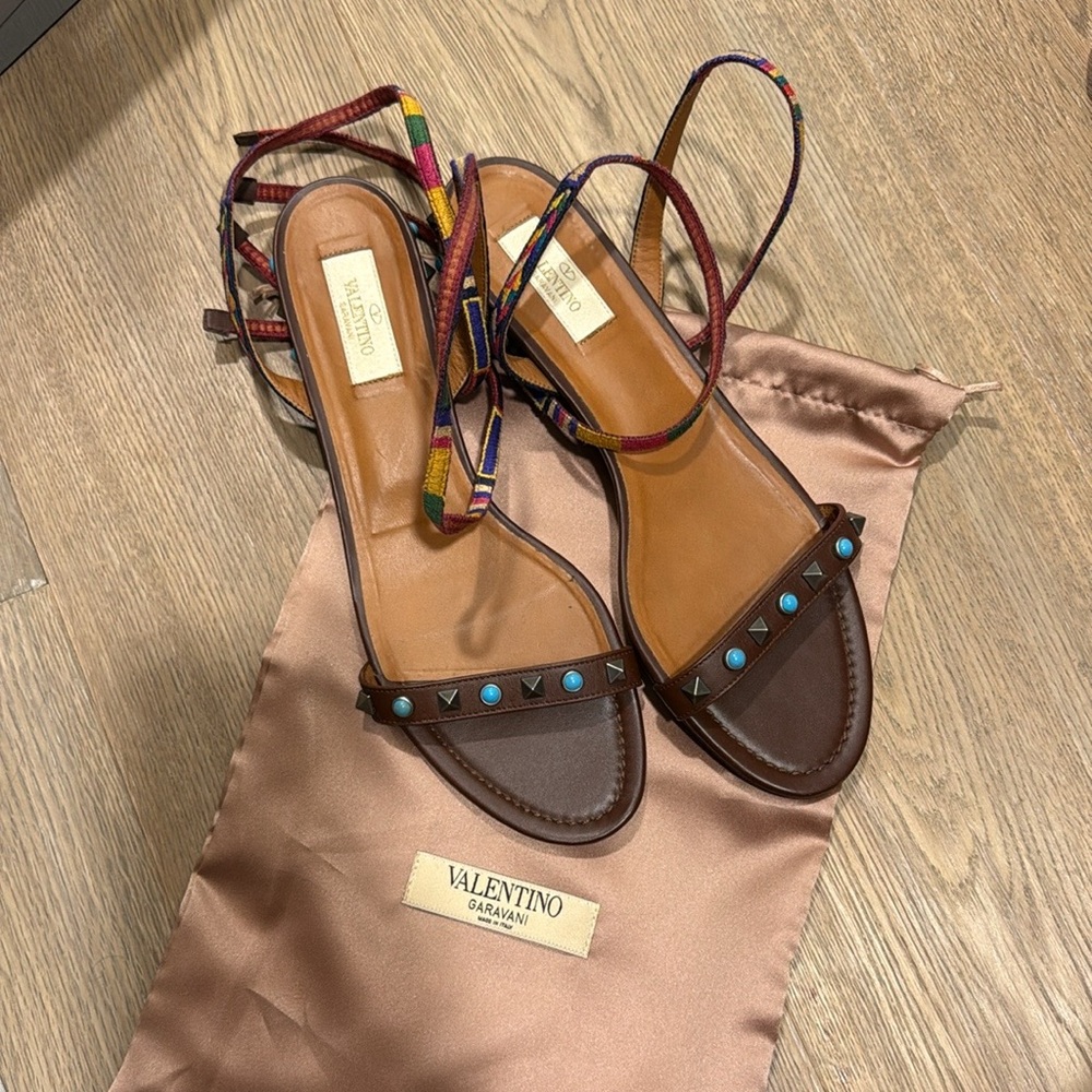 Gorgeous Valentino lace up studs flat sandals size 40